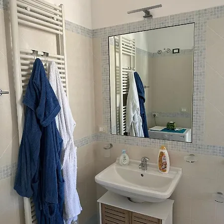 Donna Leda - * Castro (Lecce)